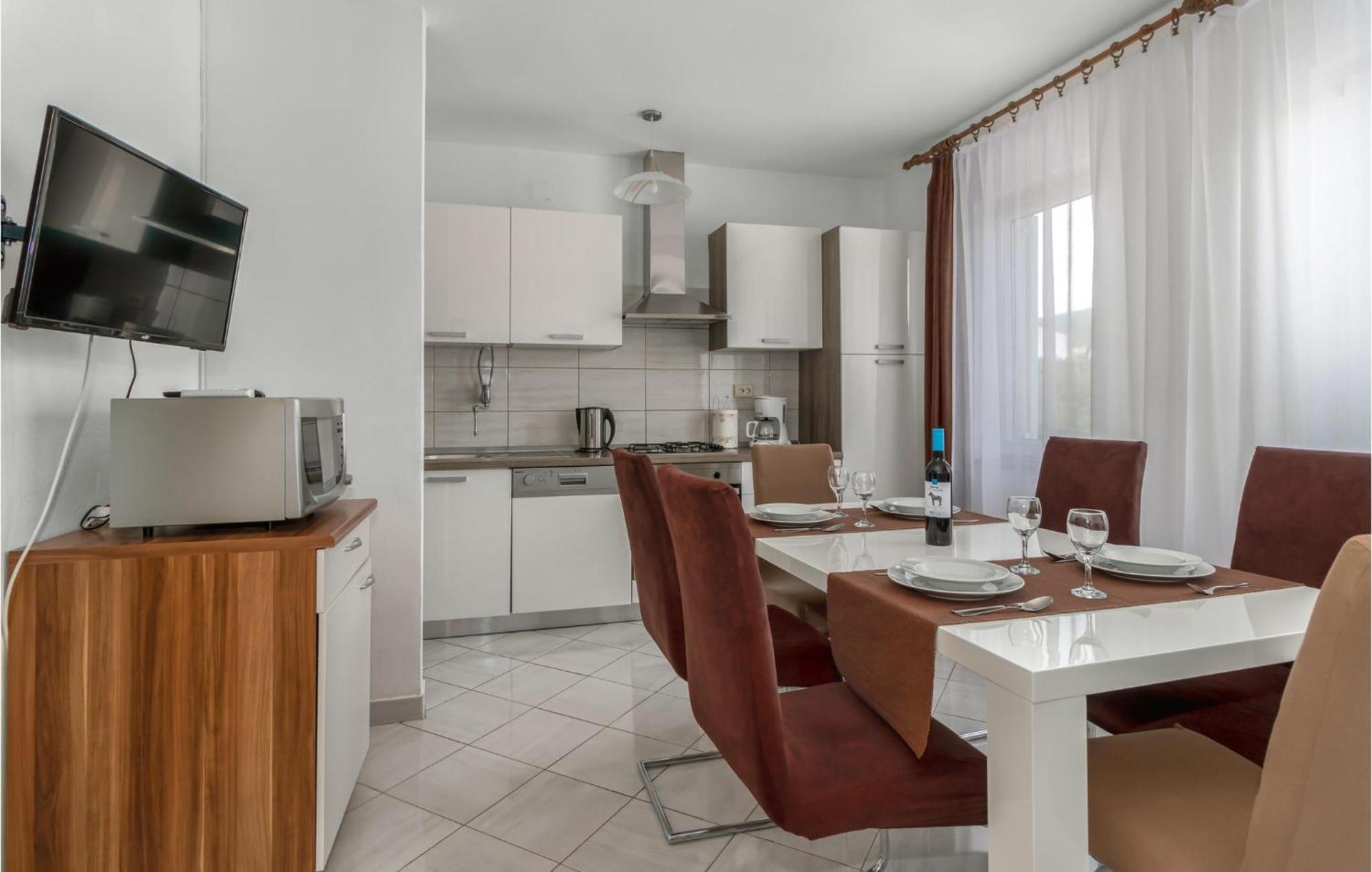 Nice Apartment In Jadranovo With Wifi ภายนอก รูปภาพ