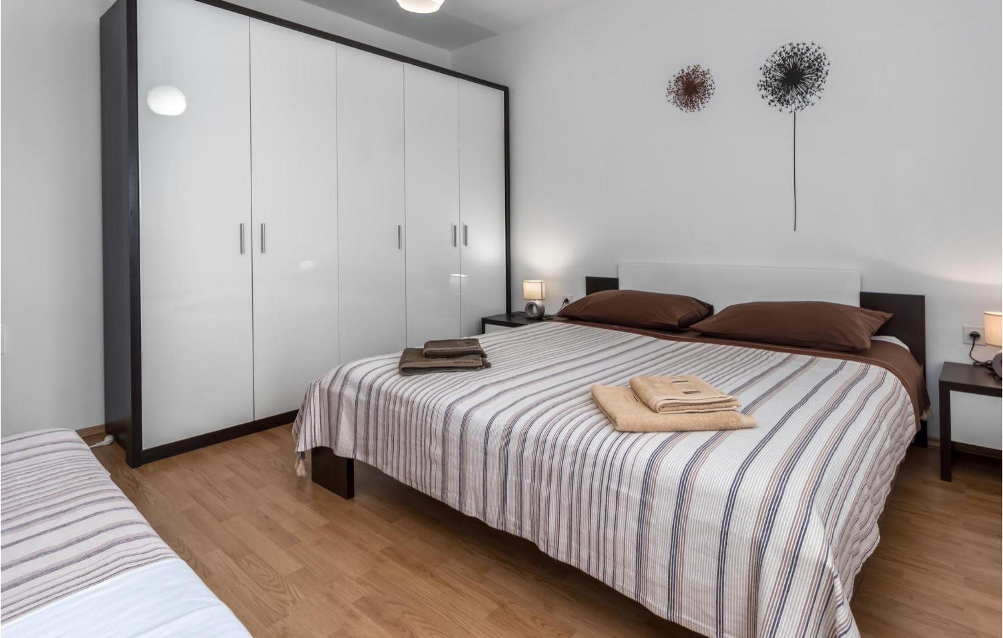 Nice Apartment In Jadranovo With Wifi ภายนอก รูปภาพ