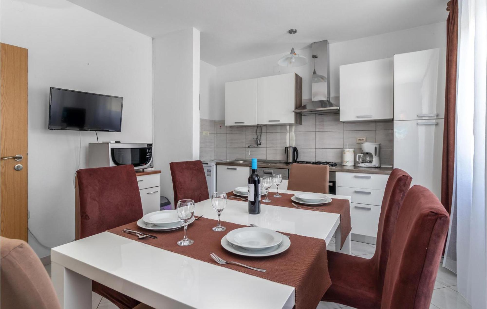 Nice Apartment In Jadranovo With Wifi ภายนอก รูปภาพ